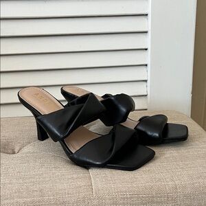 ANDREW Andrew Steven Black Square type twisted front Heeled Mules